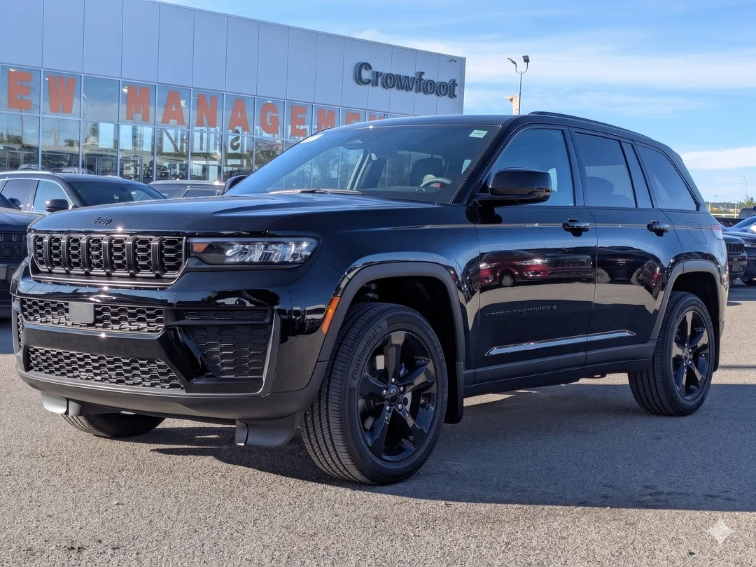 New 2026 Black Jeep Altitude - - 4x4 - - 20 Black Wheels - Power Sunroof - Diamond Black Crystal & More! image 4