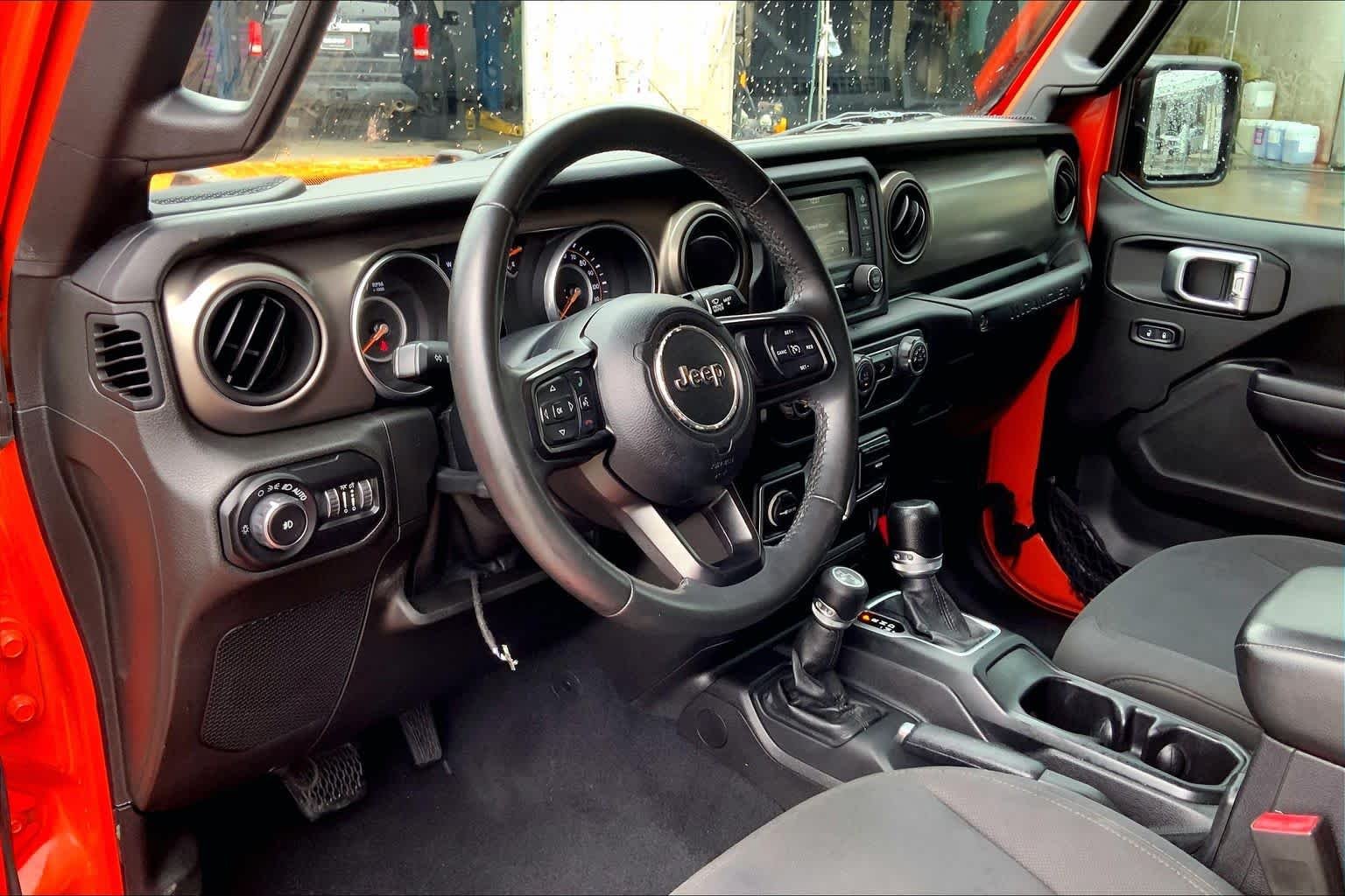 Used 2018 Punkn Metallic Clearcoat Jeep Sport S image 16
