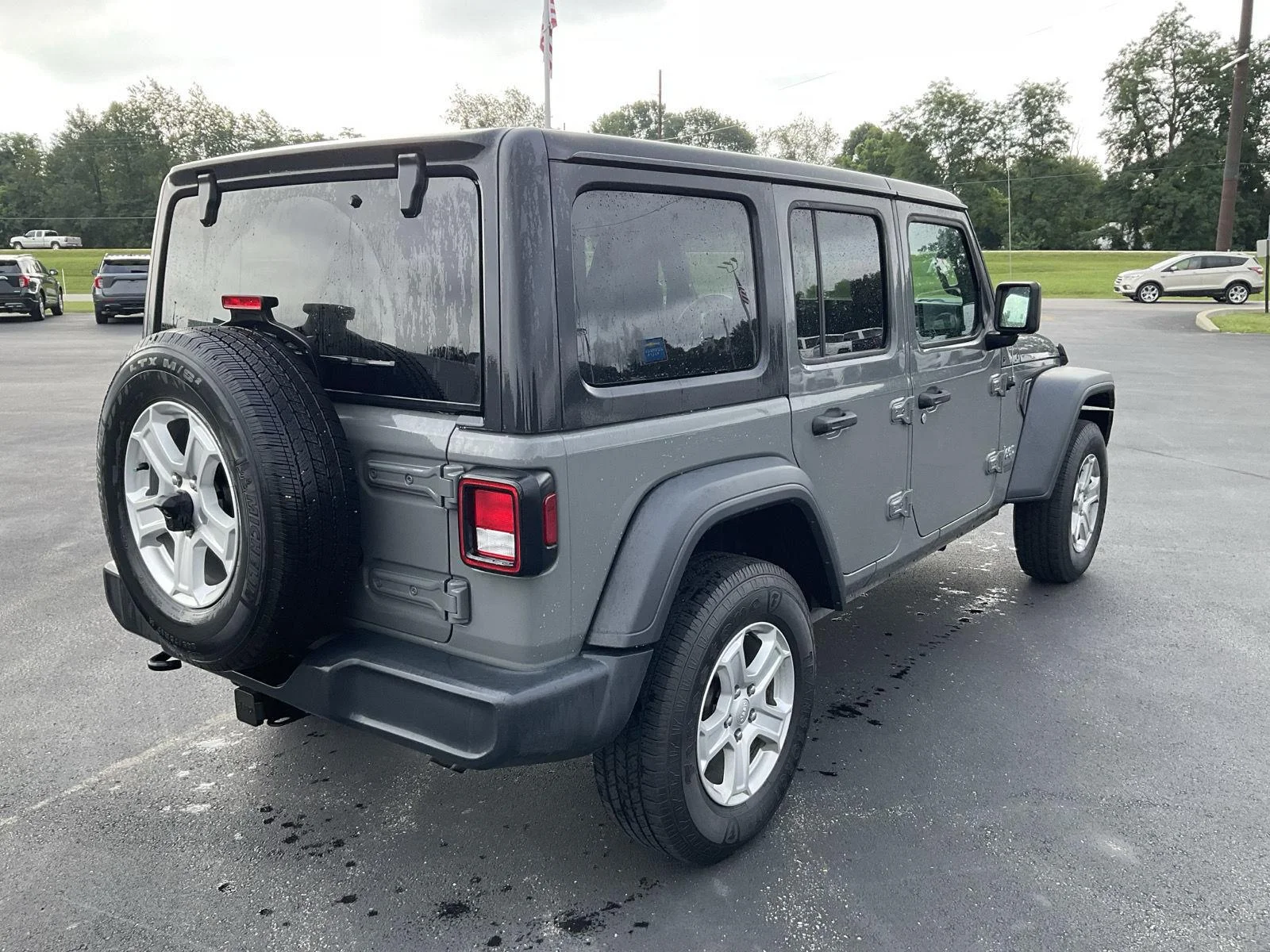 Used 2018 Sting-Gray Clearcoat Jeep Sport S image 6