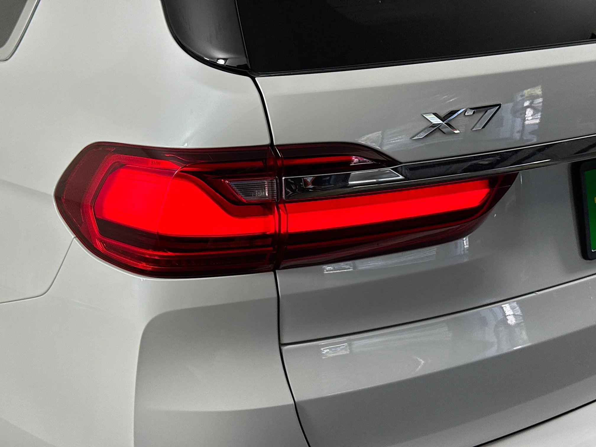 Used 2020 Mineral White Metallic BMW xDrive40i image 32