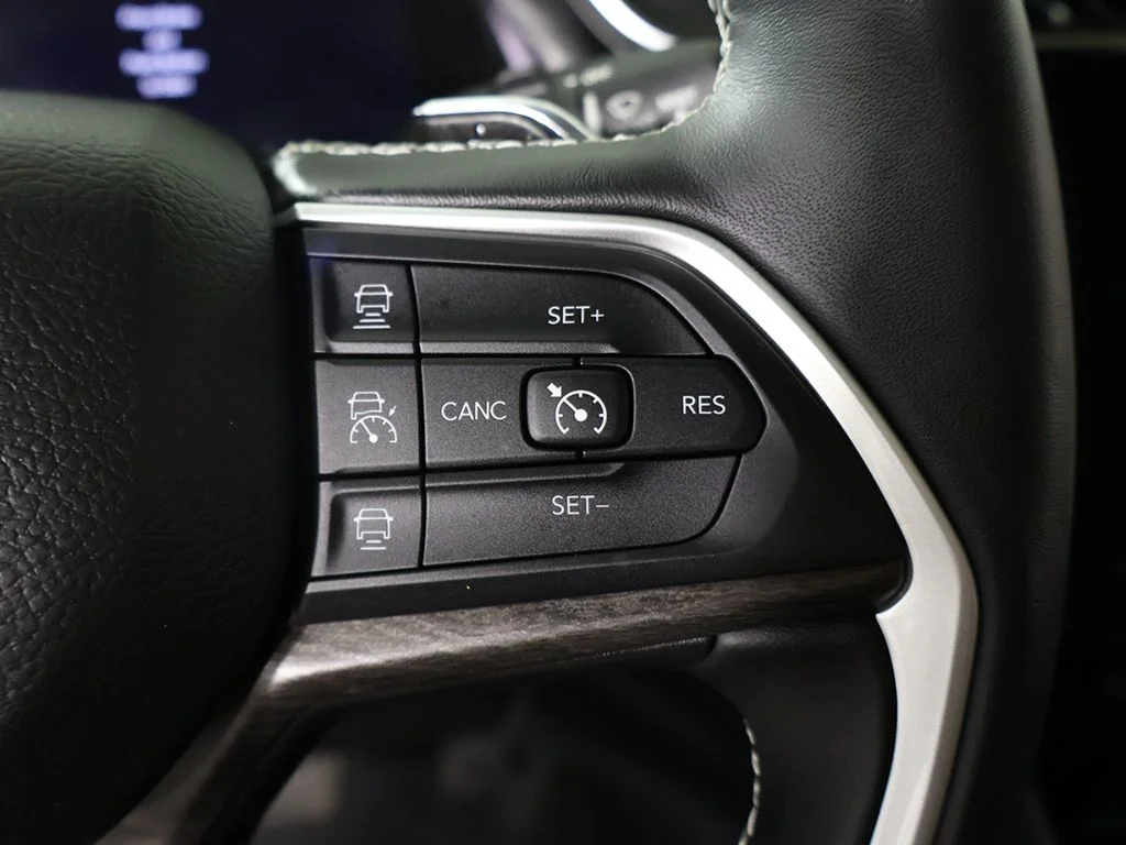 Used 2022 Gray Jeep Limited image 51