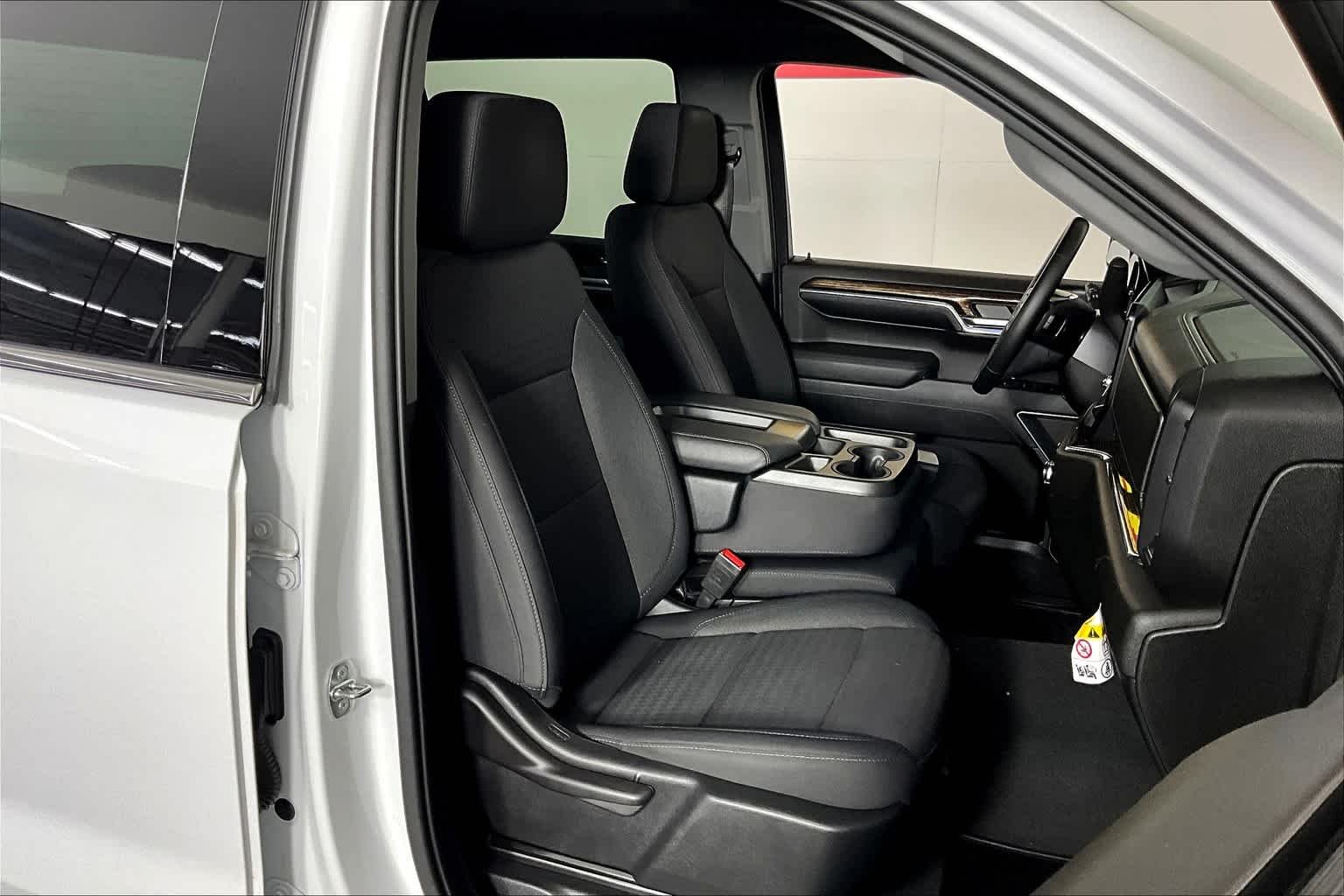Used 2023 Summit White GMC SLE image 9