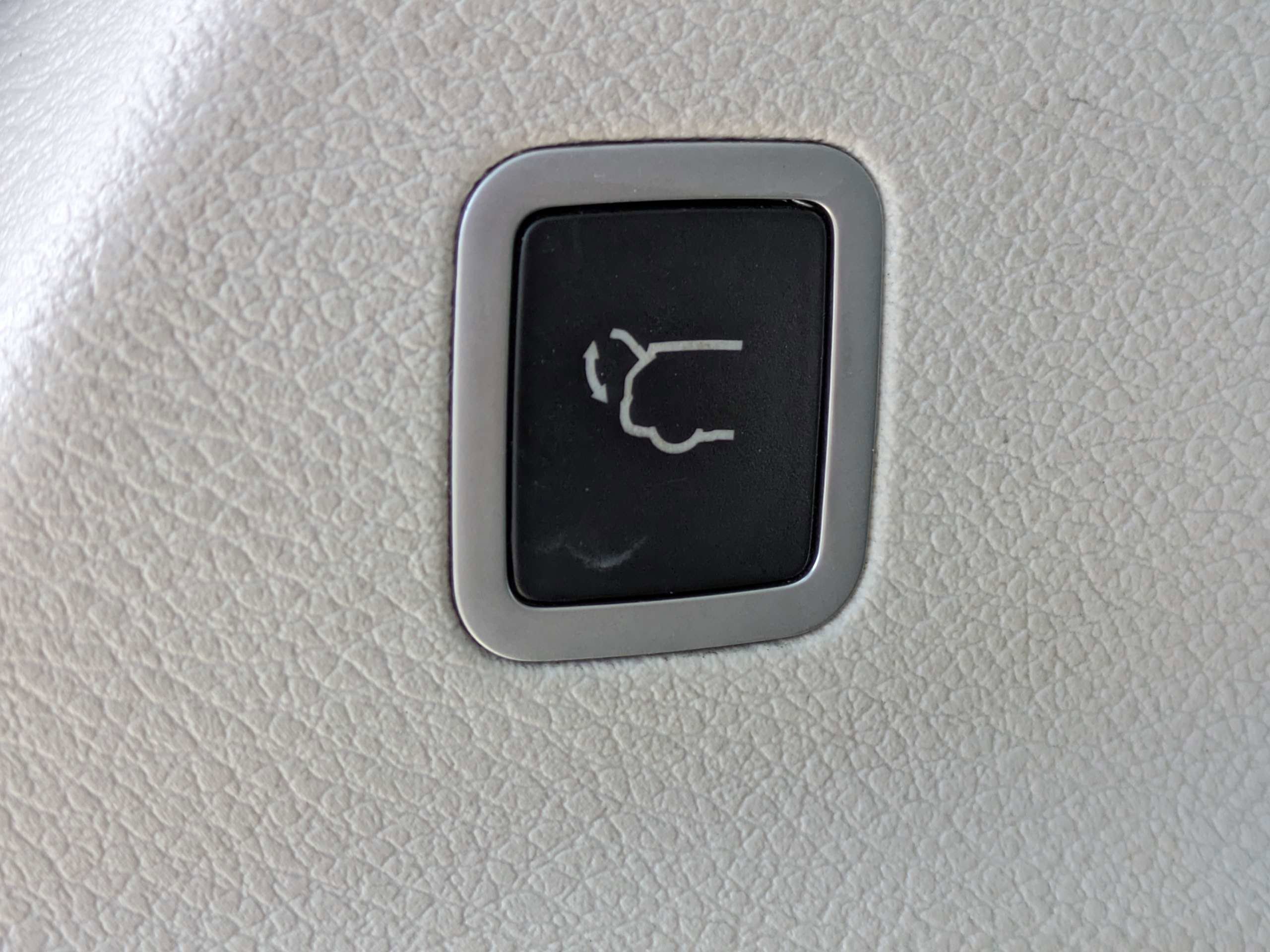 Used 2018 Silver Chrysler Touring L image 14