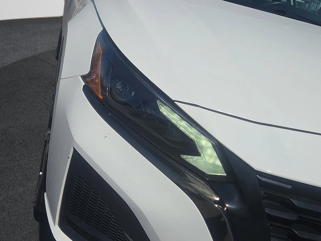 Used 2024  Nissan 2.5 SR image 18
