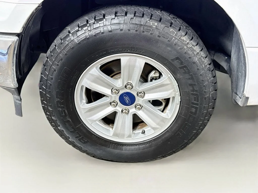 Used 2019 White Ford XL image 33