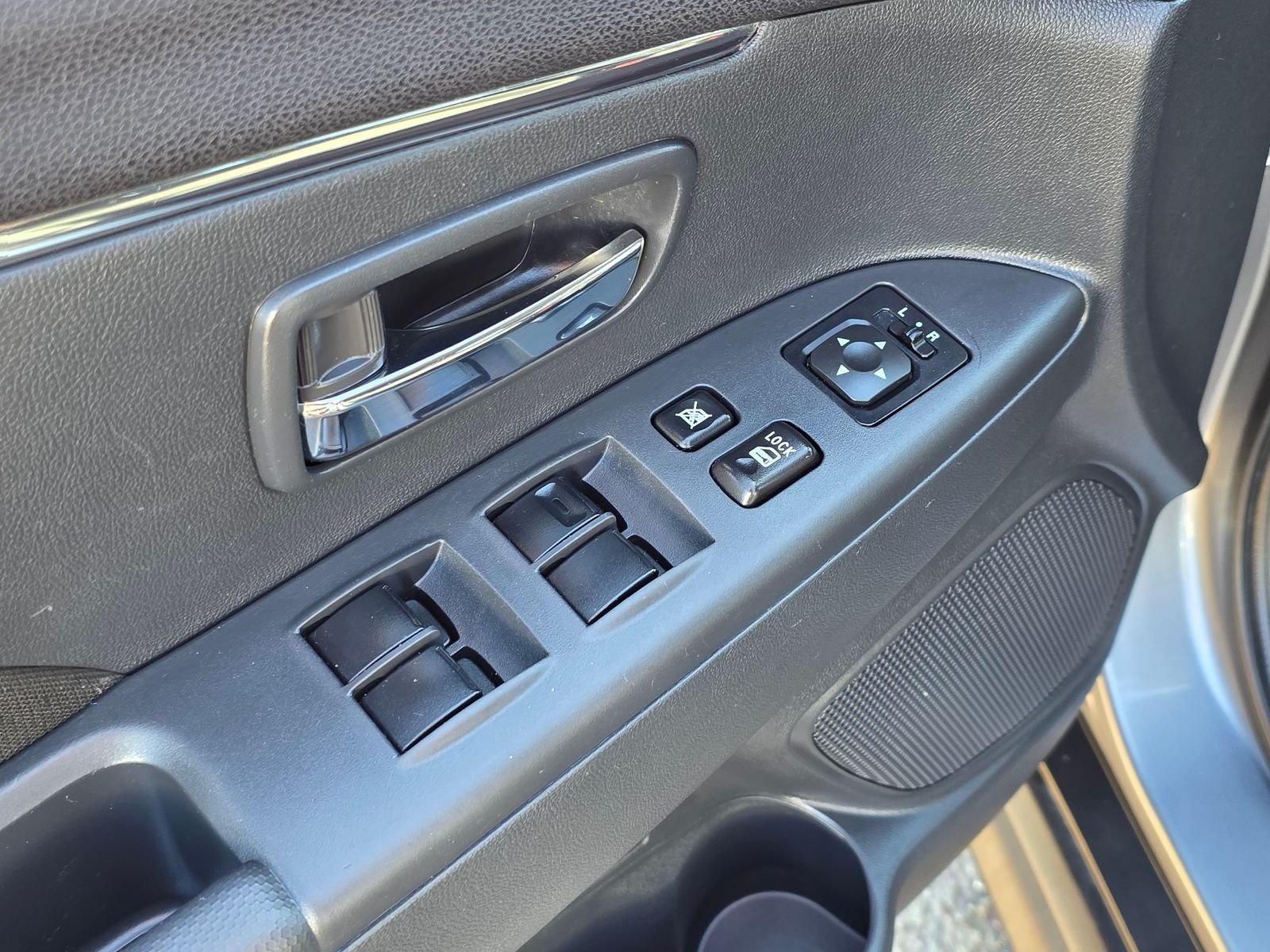 Used 2023  Mitsubishi 2.0 ES image 22