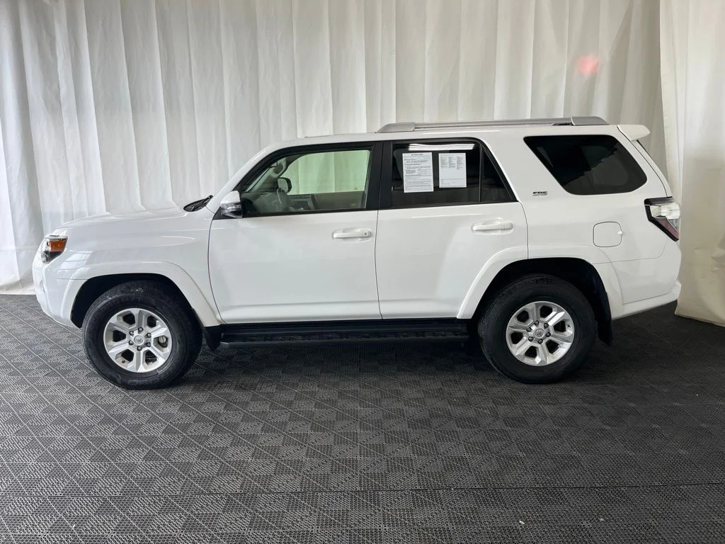 Used 2018 White Toyota SR5 Premium image 29