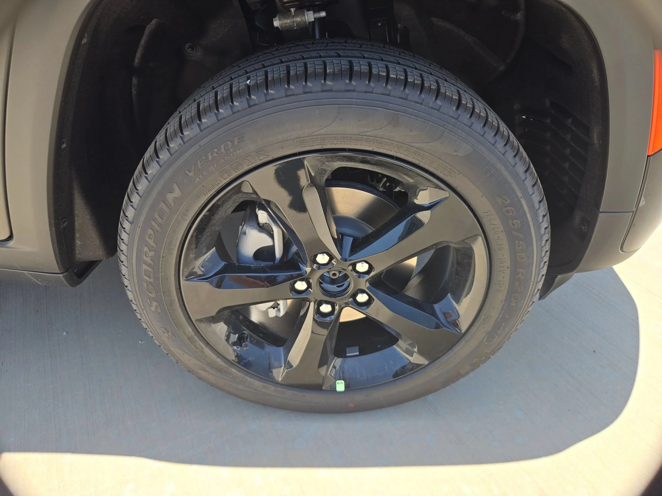 New 2026 Diamond Black Crystal Pearlcoat Jeep Limited image 26