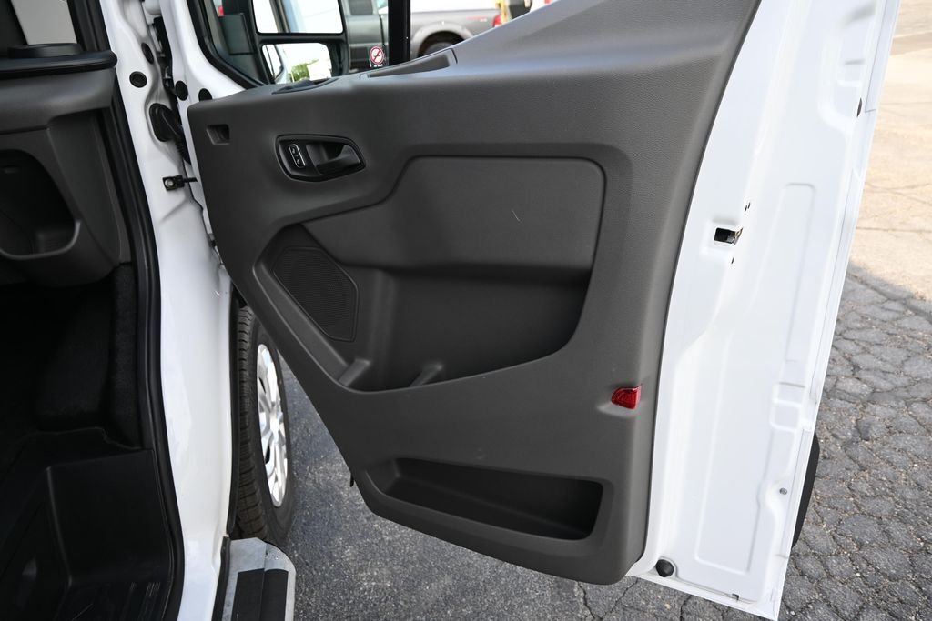 Used 2025 Oxford White Ford Base image 21