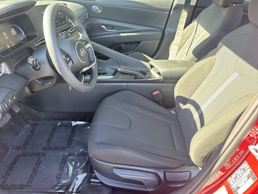 Used 2025 Red Hyundai SE image 9
