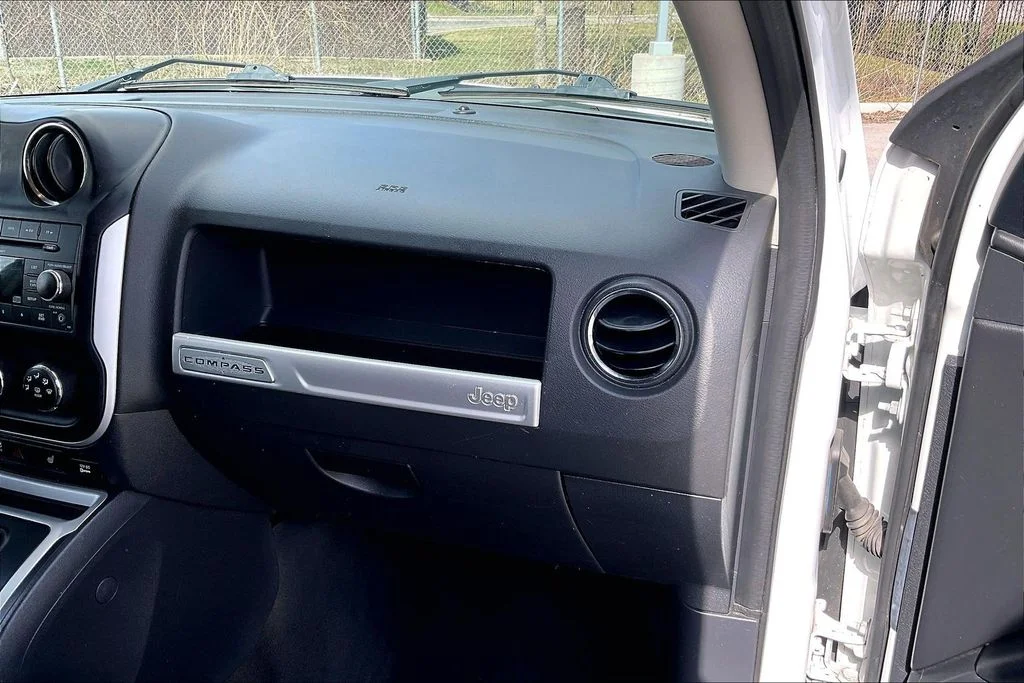 Used 2016 White Jeep Latitude image 15