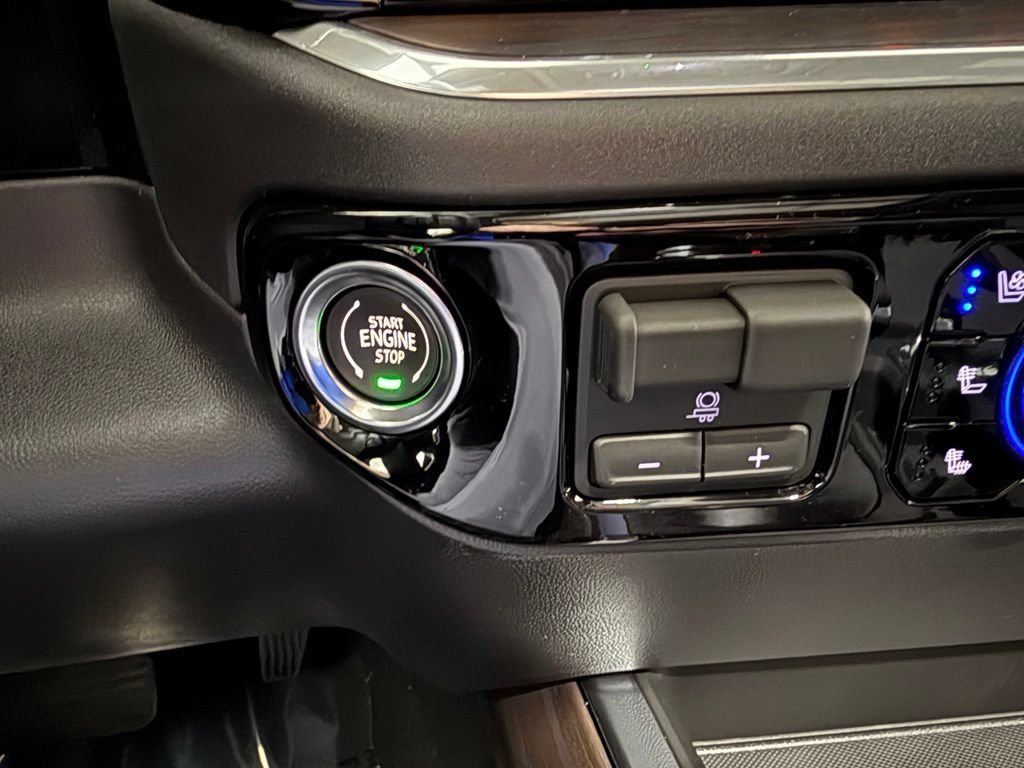 New 2026 Onyx Black GMC SLT image 28