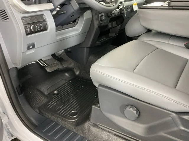 New 2026 Oxford White Ford XL image 15