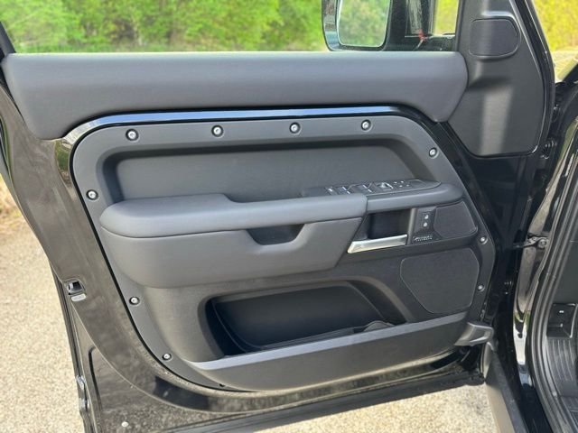 New 2026 Santorini Black Land Rover X-Dynamic SE image 9