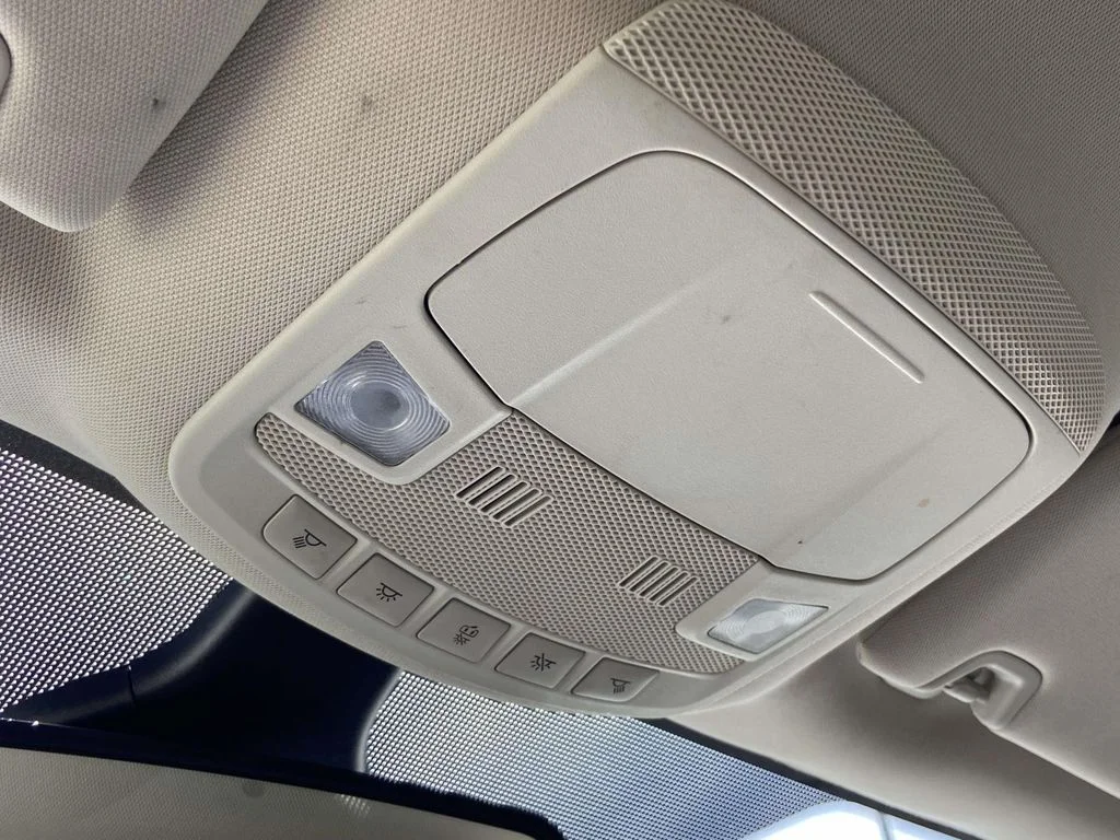 Used 2024 Oxford White Ford SEL image 30