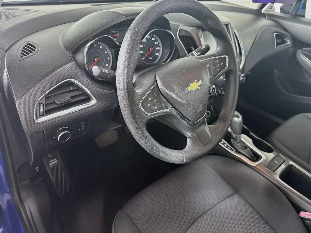 Used 2017 Blue Chevrolet LT image 9