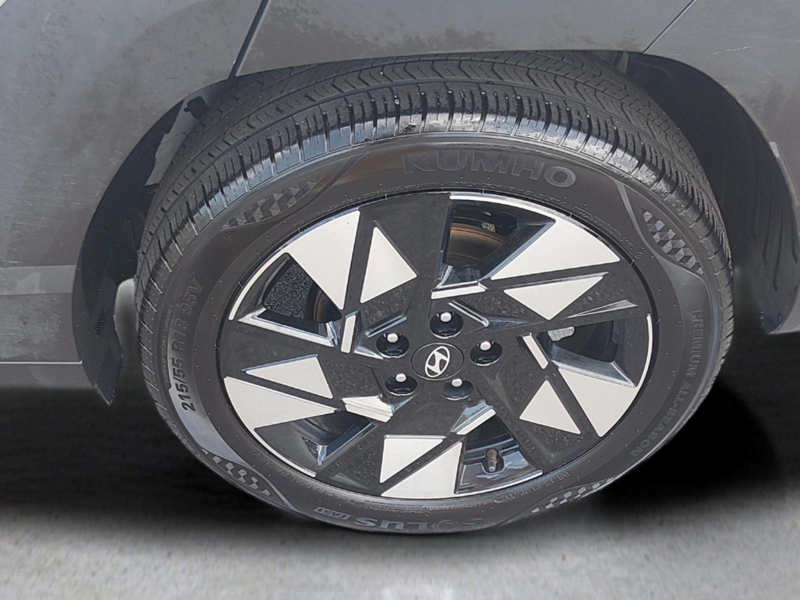 Used 2025 Cyber Gray Metallic Hyundai SEL image 12