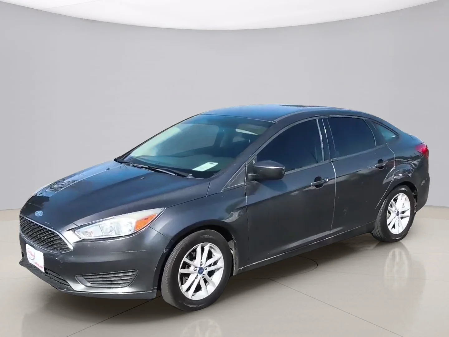 Used 2018 Grey Ford SE image 1