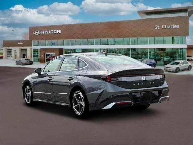 Used 2026 Gray Hyundai SEL Sport image 5