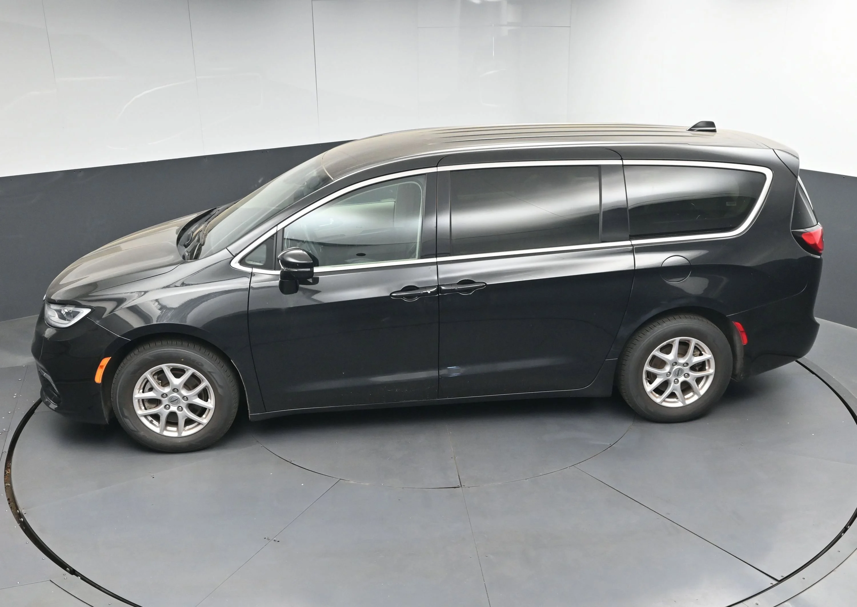 2023 Chrysler Pacifica Touring L - Photo 39