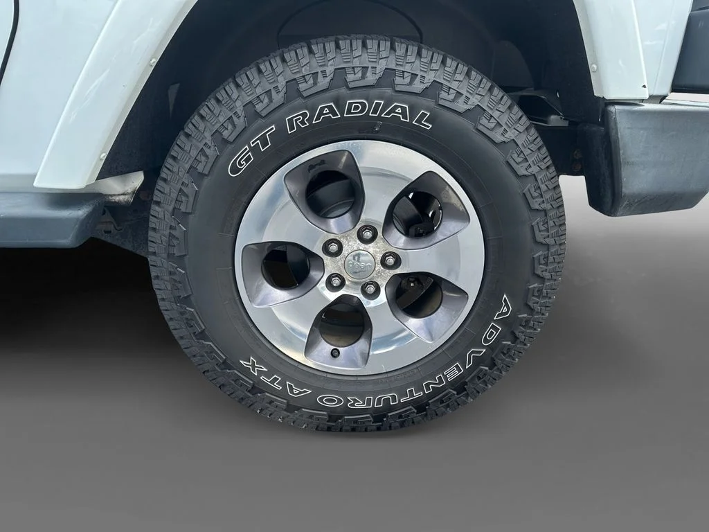Used 2016 White Jeep Sahara image 8