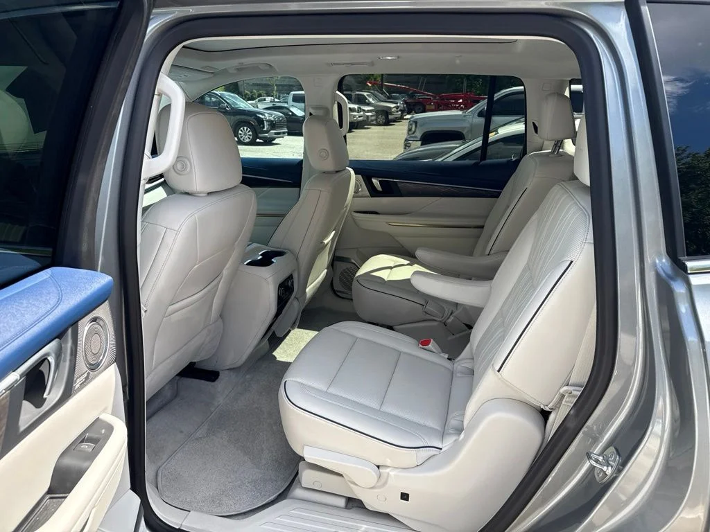 Used 2025 Gray Buick Avenir image 8