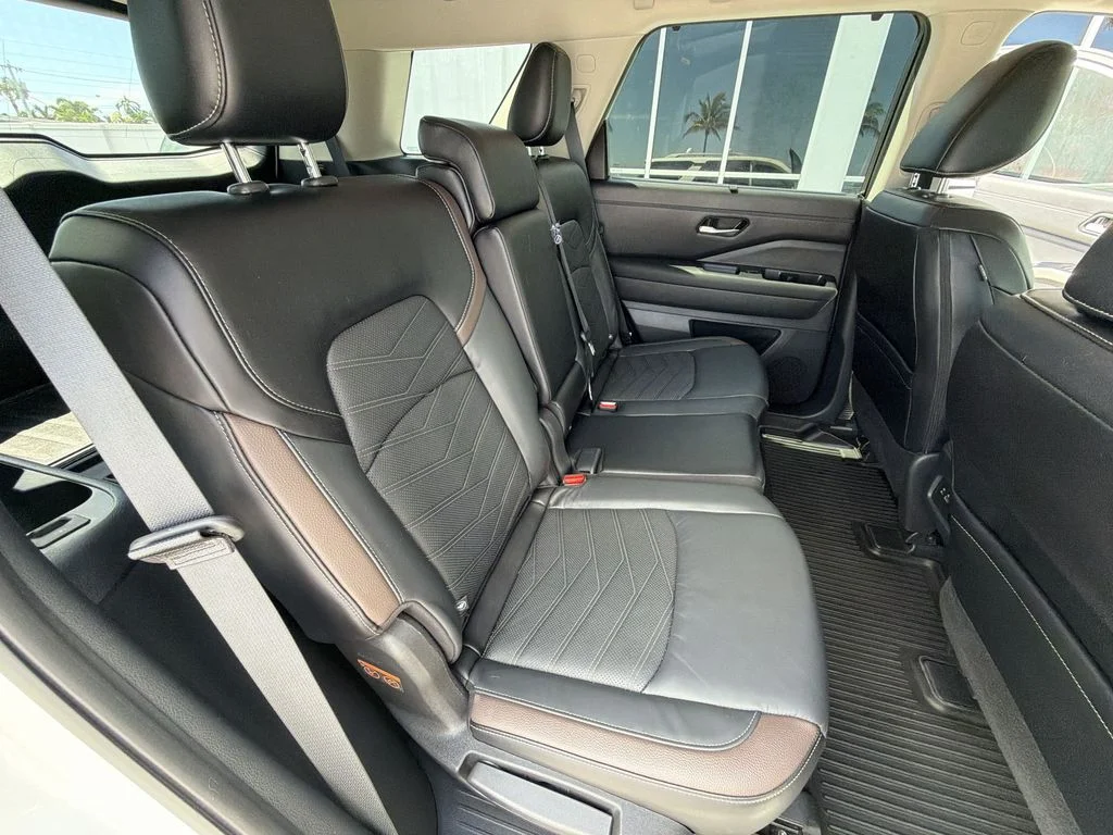 Used 2024 White Nissan Platinum image 34