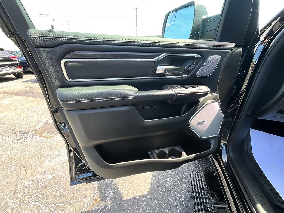 New 2026 Diamond Black Crystal Pearl-Coat Exterior Paint RAM Laramie image 12