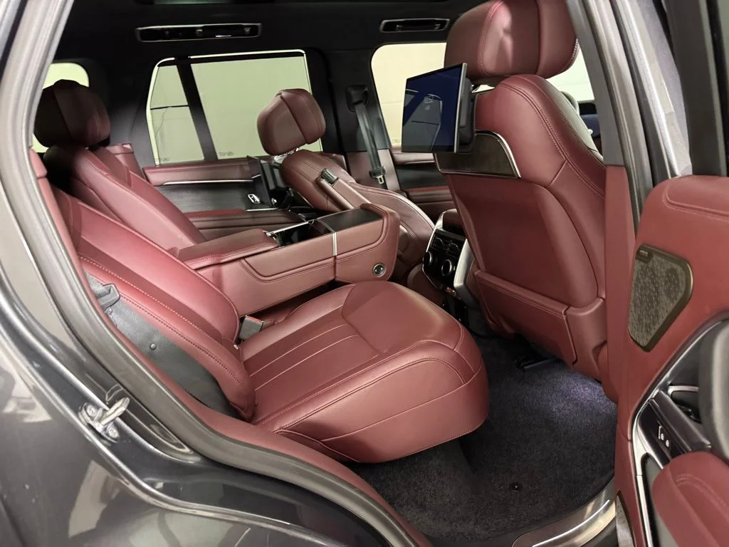 Used 2024 Carpathian Gray Premium Metallic Land Rover Autobiography image 32