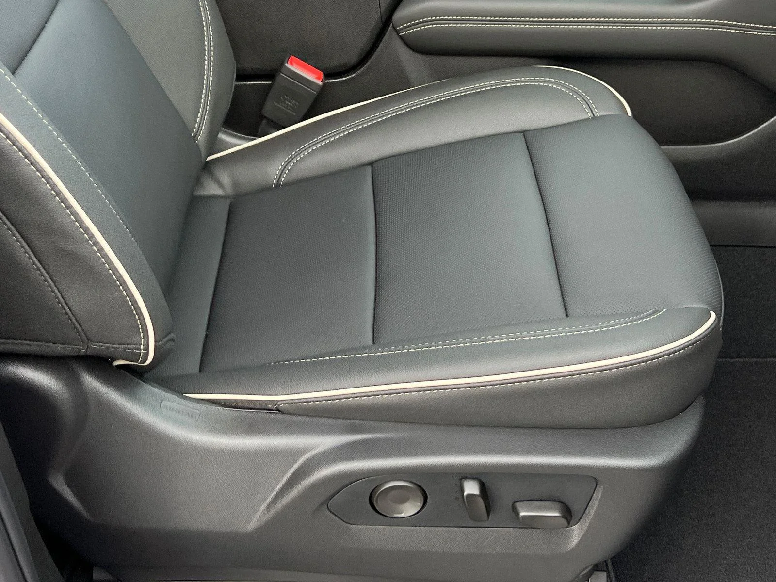 2026 GMC Yukon Elevation - Photo 8