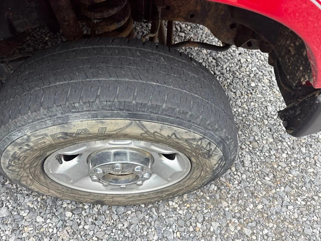 Used 2008  Ford XL image 4