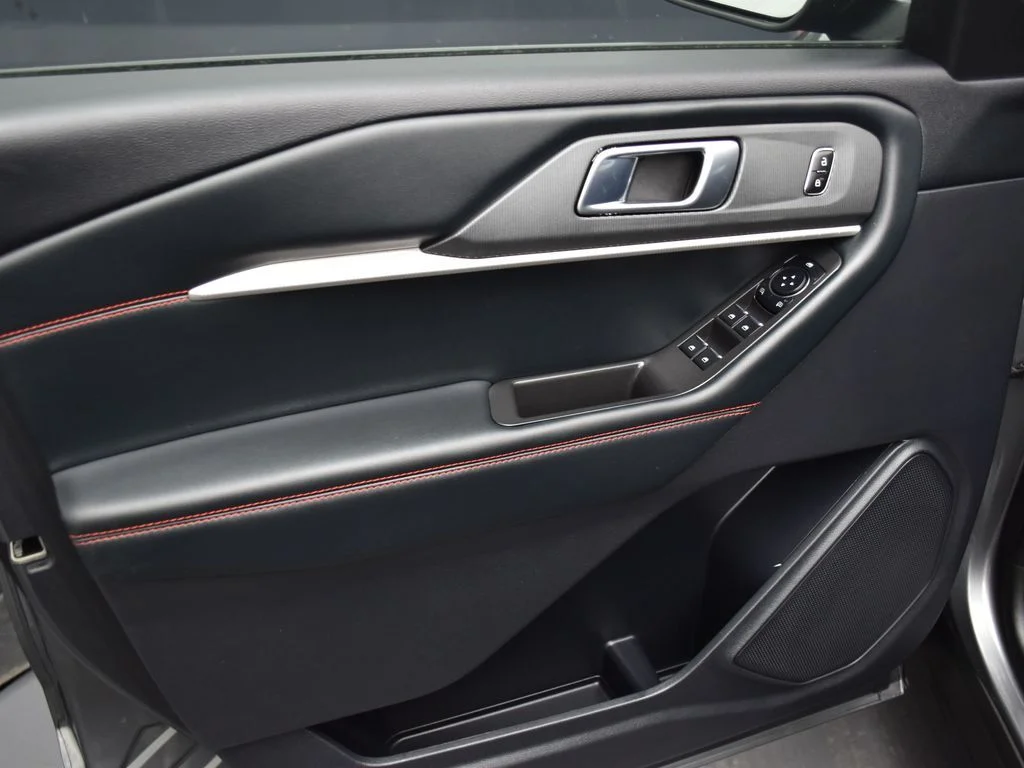 Certified Used 2025 Gray Metallic Ford ST-Line image 10