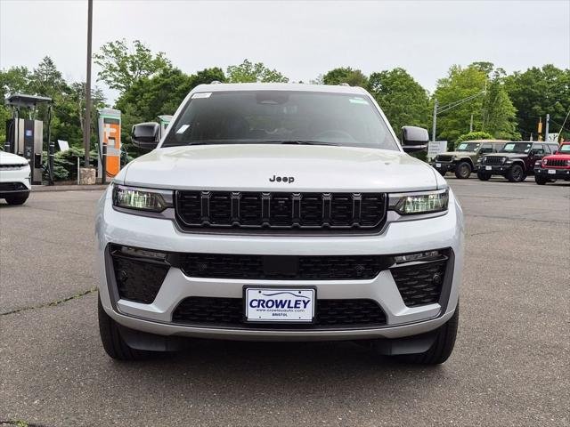 New 2026 Silver Zynith Exterior Paint Jeep Limited image 33