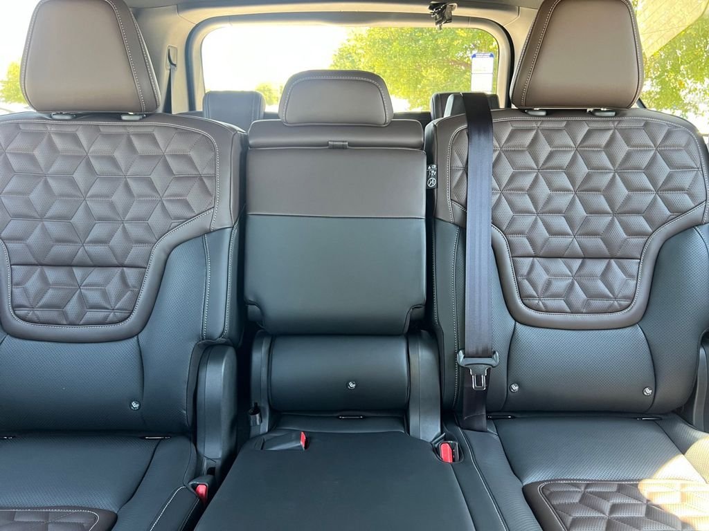 2026 Nissan Armada Platinum - Photo 6