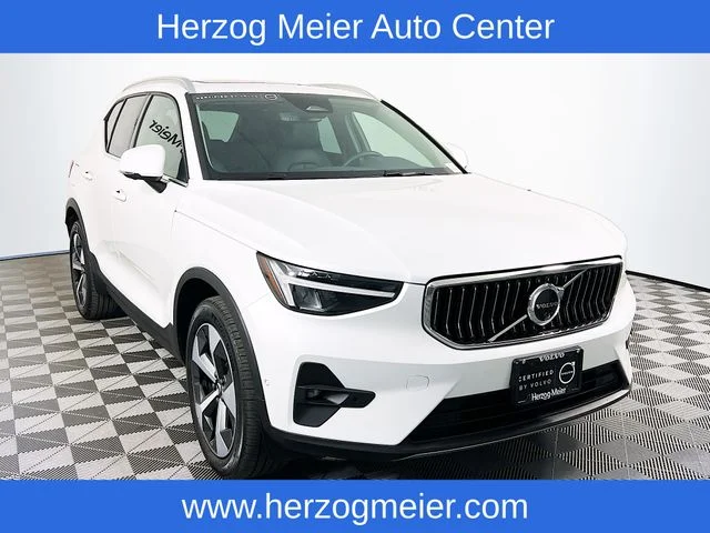 2025 Volvo XC40 B5 Plus Bright AWD's photo
