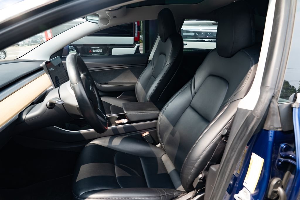 Used 2019 Deep Blue Metallic Tesla Performance image 14