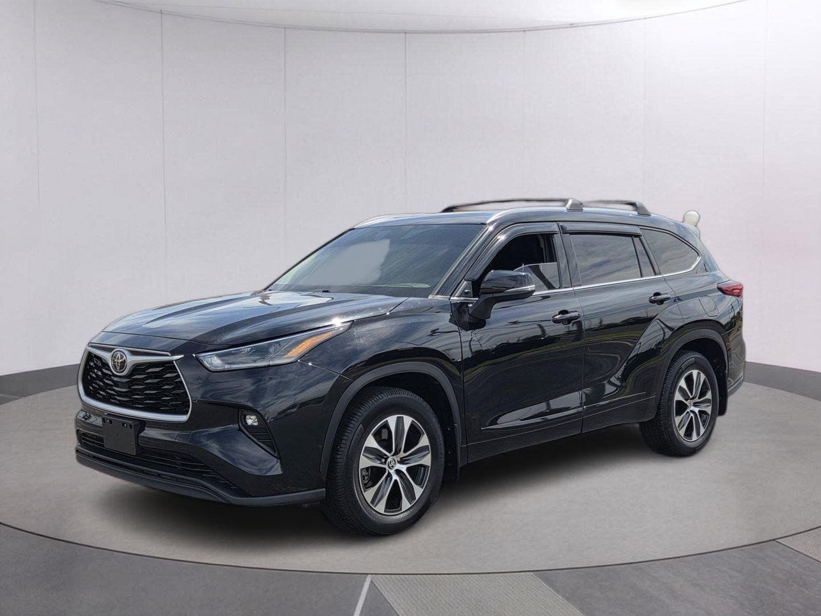 Used 2021 Midnight Black Metallic Toyota XLE image 1