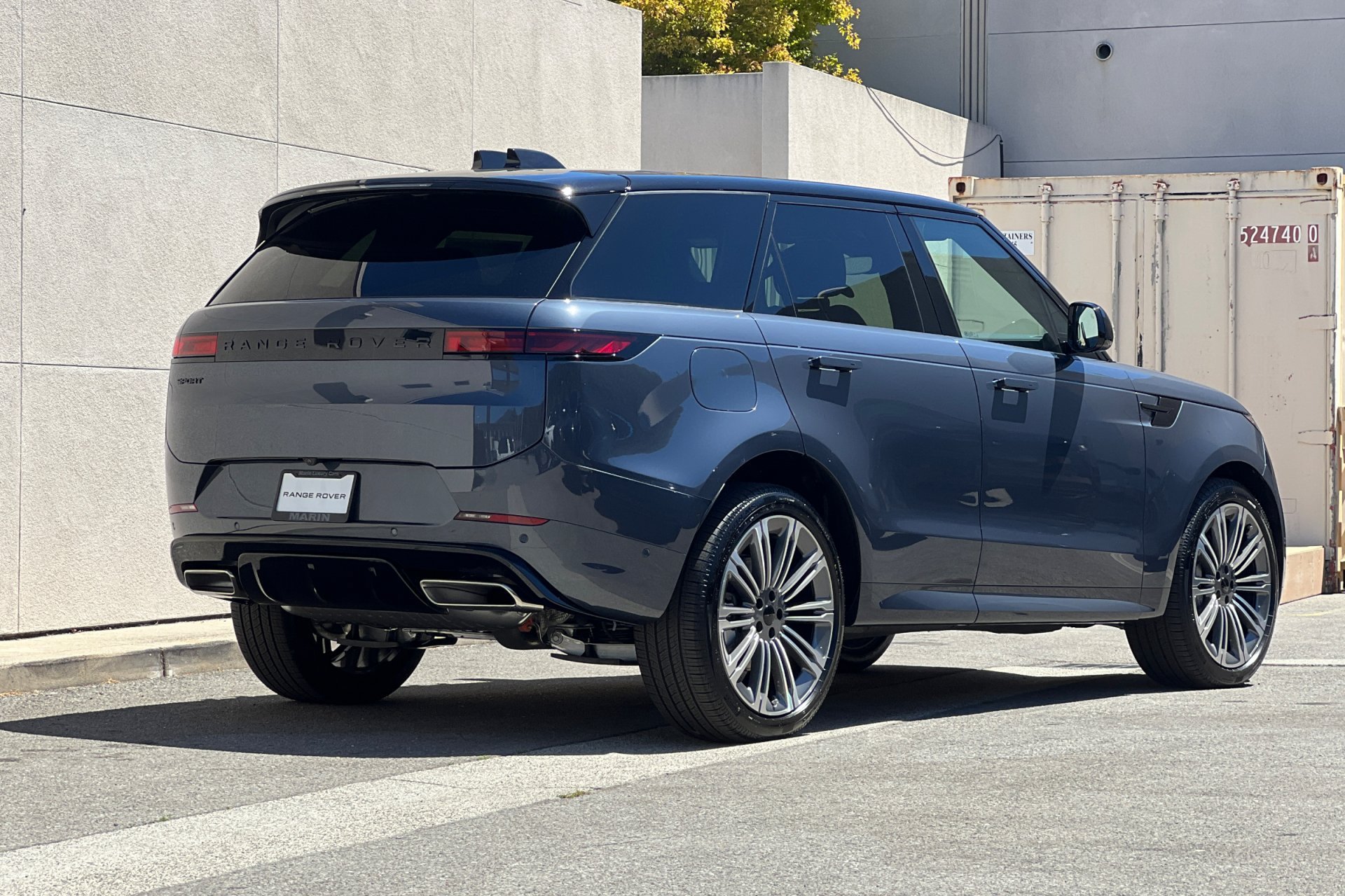 New 2026 Varesine Blue Land Rover Dynamic SE image 2