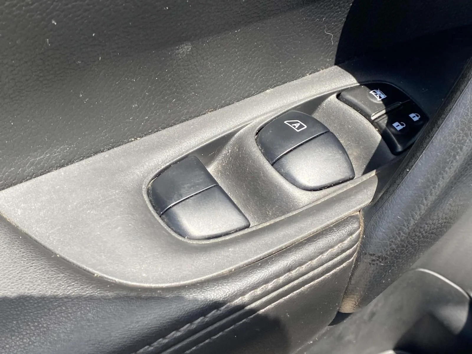 Used 2021 Silver Nissan S image 15