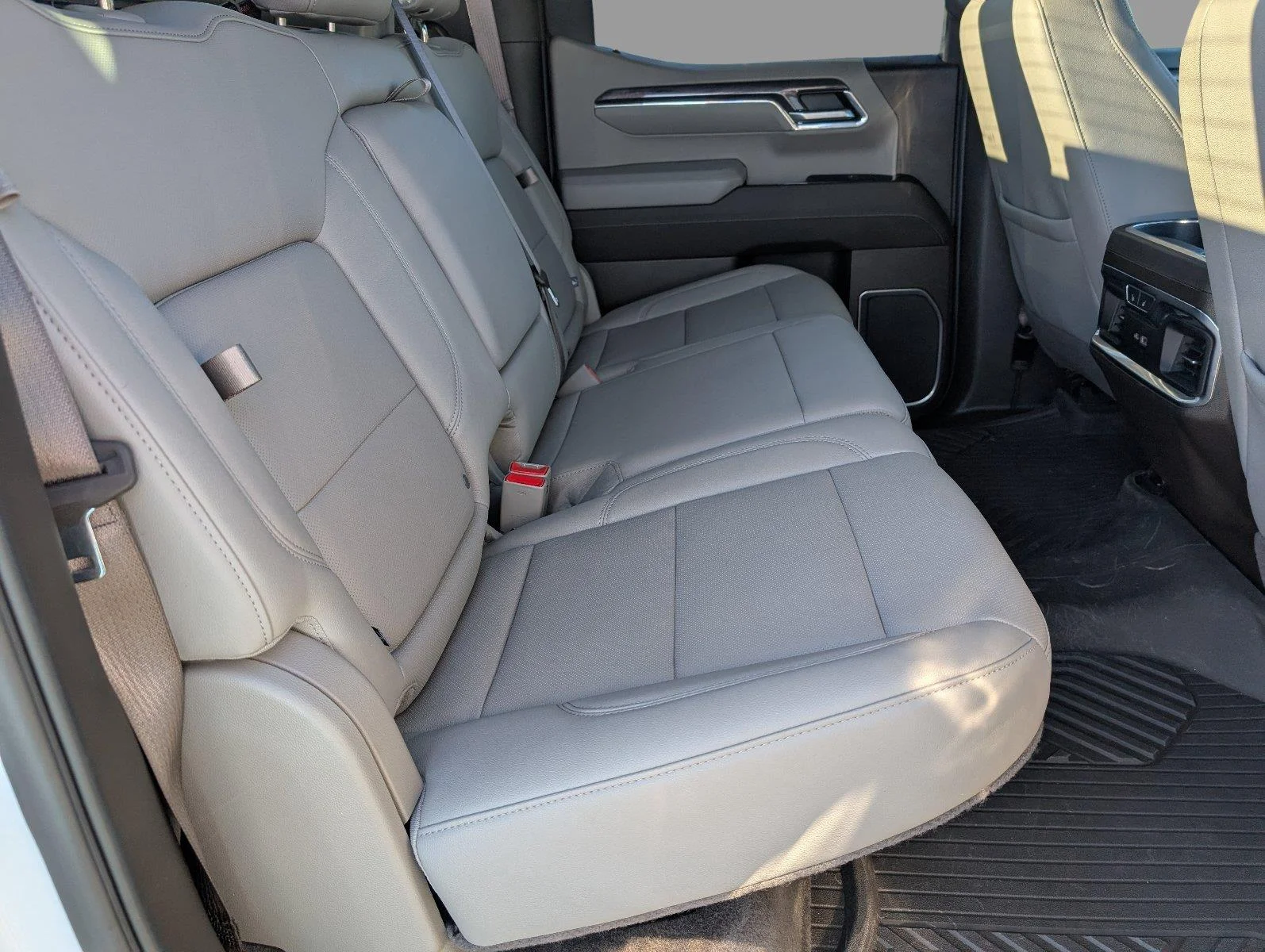 Used 2024 Iridescent Pearl Tricoat Chevrolet LTZ image 39