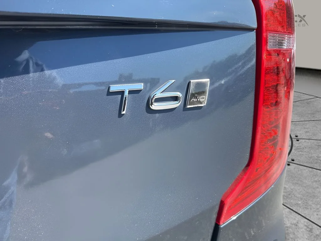 Used 2022 Blue Volvo T6 Inscription image 34