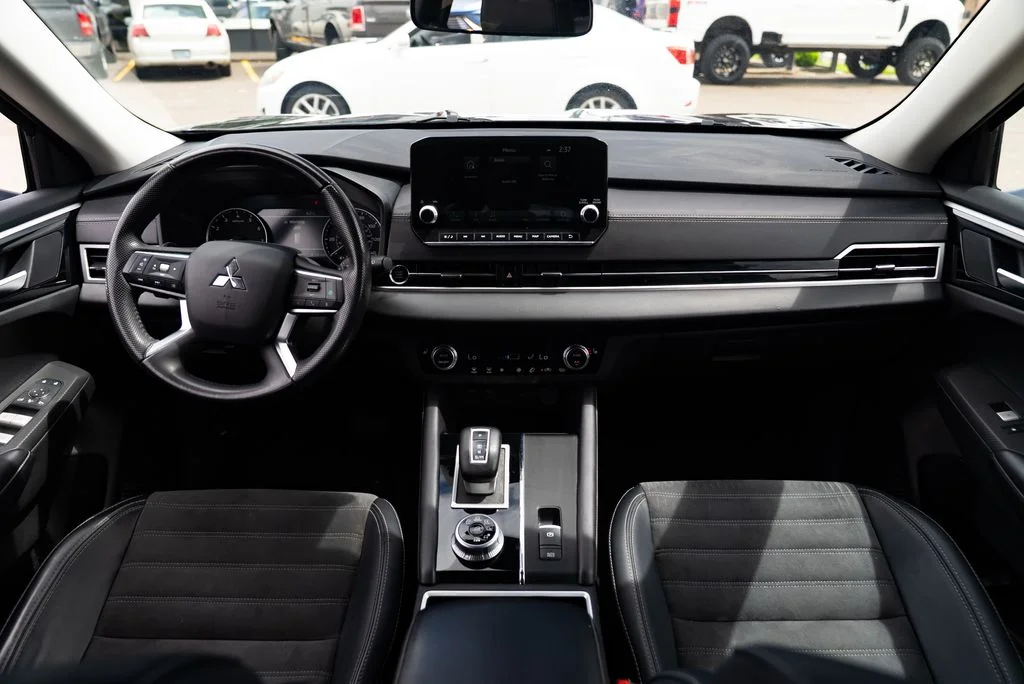 Used 2024 Black Mitsubishi SE image 8