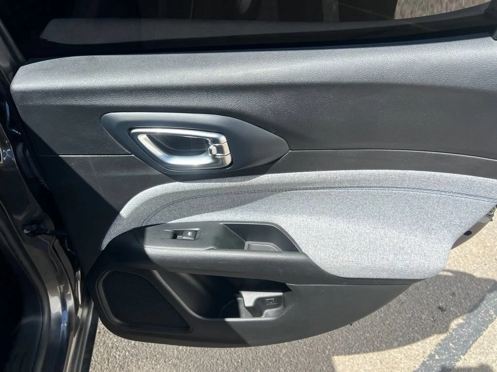 Used 2022  Jeep Latitude image 25