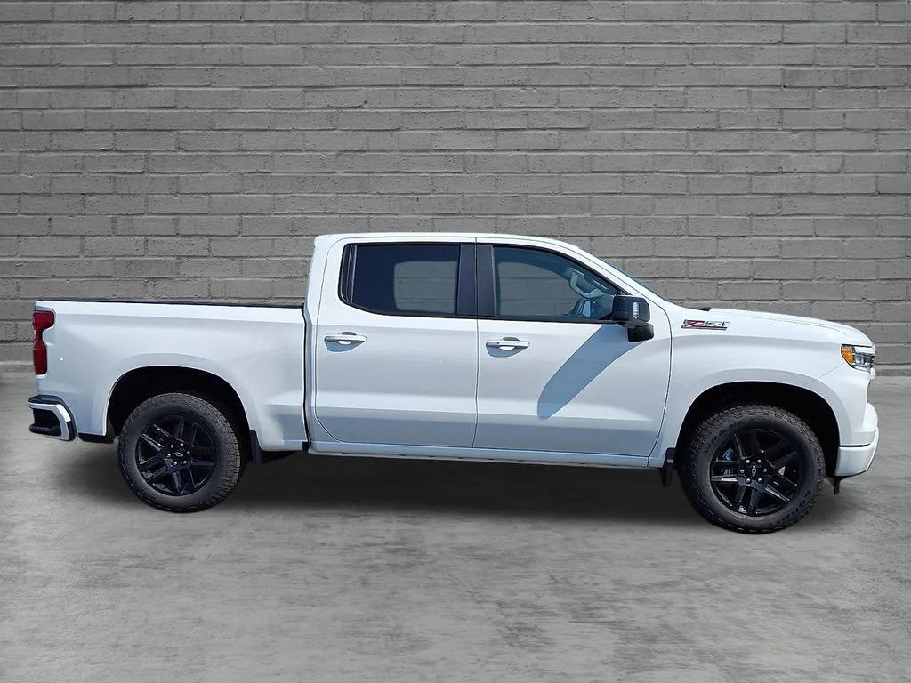 New 2026 Summit White Chevrolet RST image 9