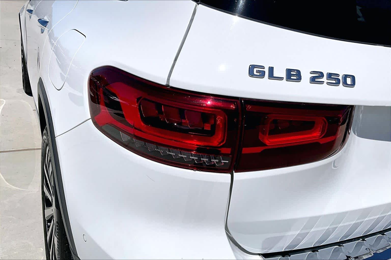Used 2023 Polar White Mercedes-Benz GLB 250 image 27