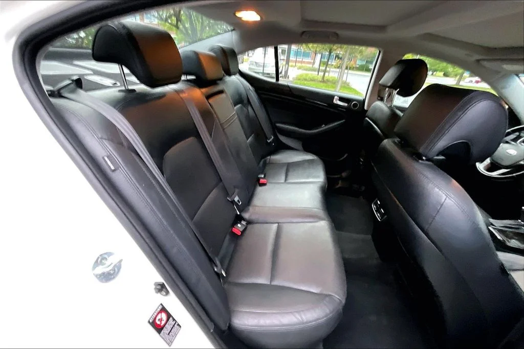 Used 2016 White Kia Premium image 30