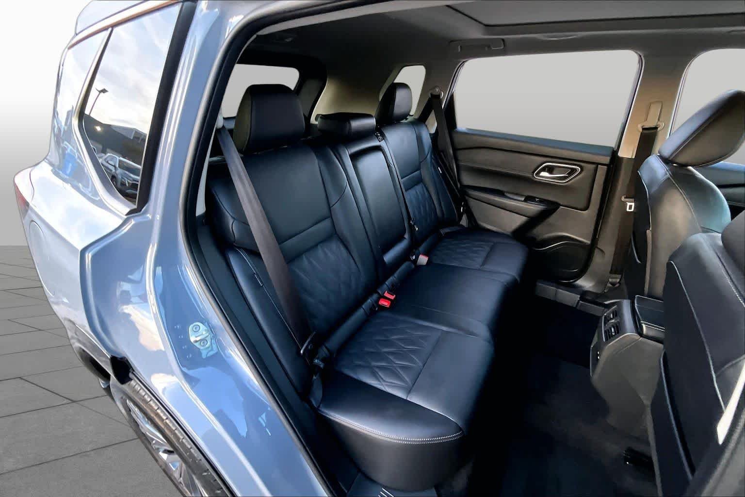 Used 2024 Boulder Gray Pearl Nissan Platinum image 21