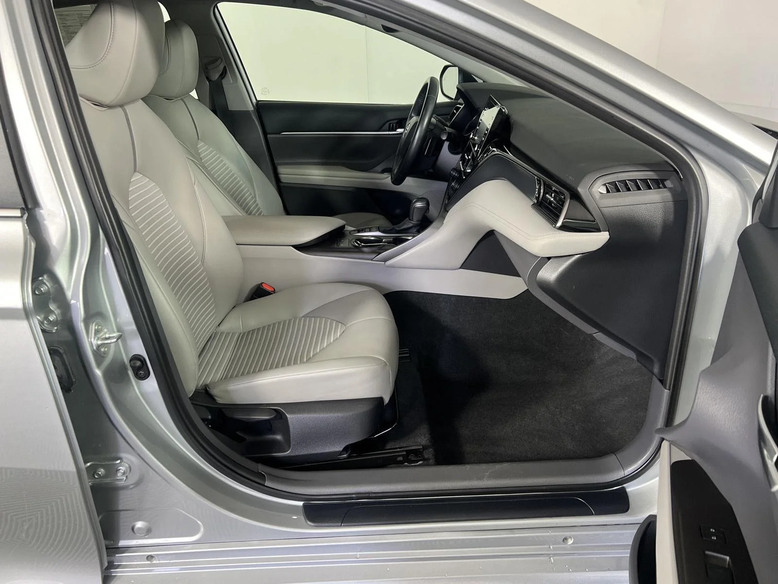 Used 2022 Celestial Silver Metallic Toyota SE image 7