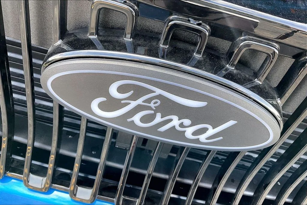 New 2026 Velocity Blue Ford Lobo™ image 32