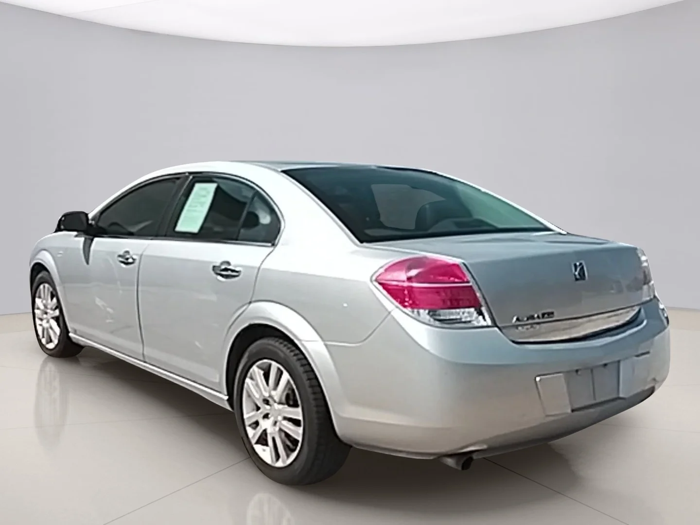 Used 2009 Silver Saturn XR image 3